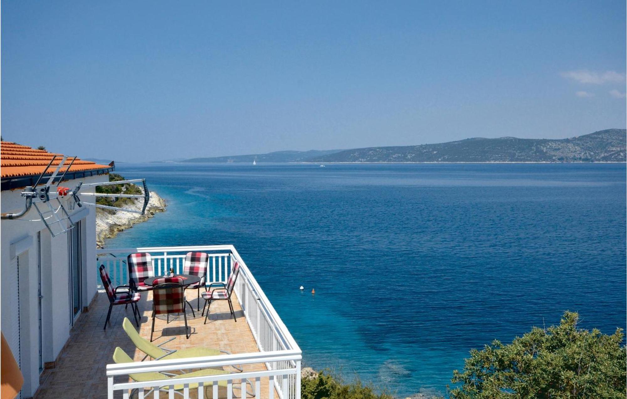 2 Bedroom Awesome Apartment In Drvenik Veliki Luaran gambar