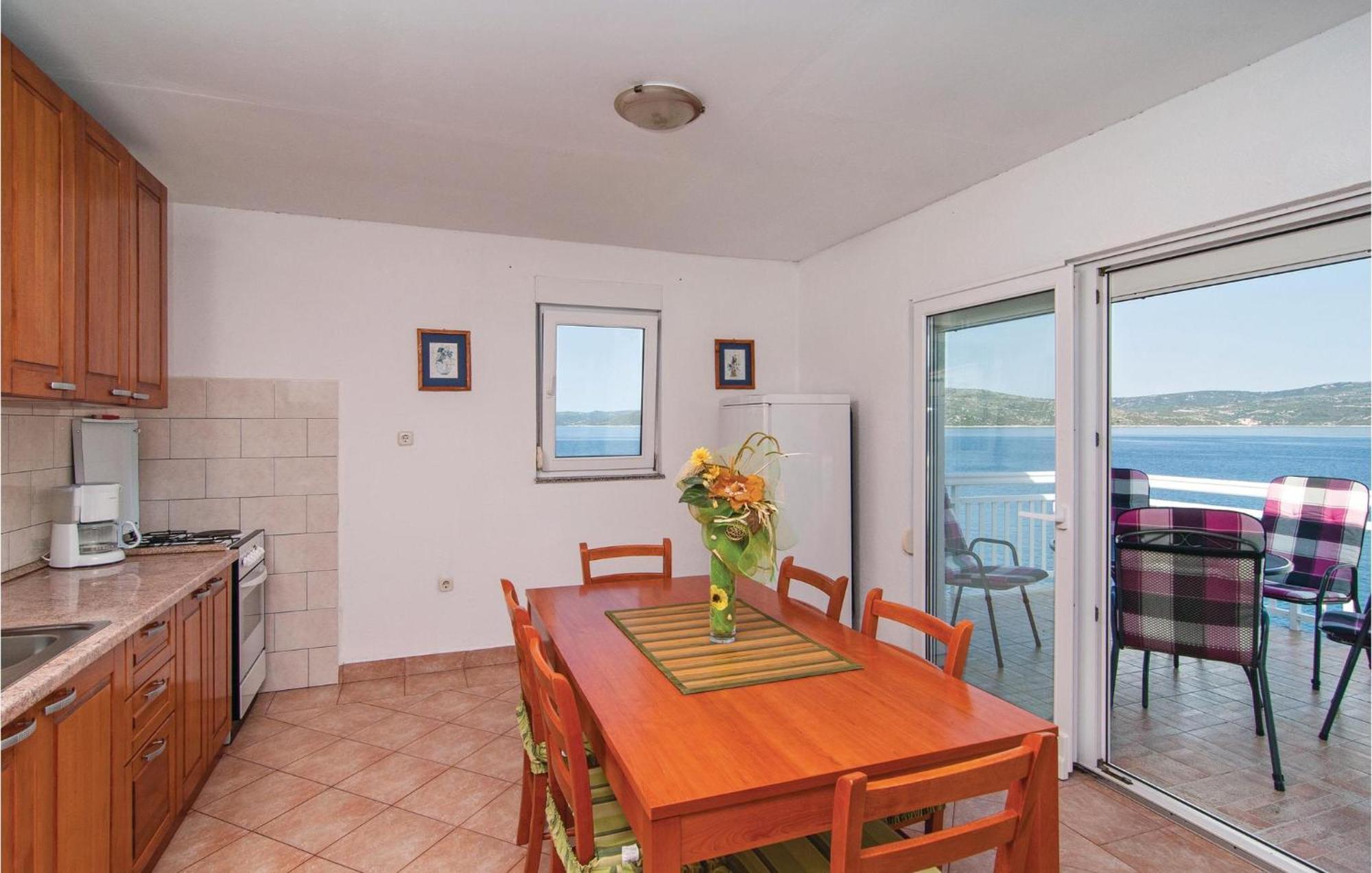 2 Bedroom Awesome Apartment In Drvenik Veliki Luaran gambar