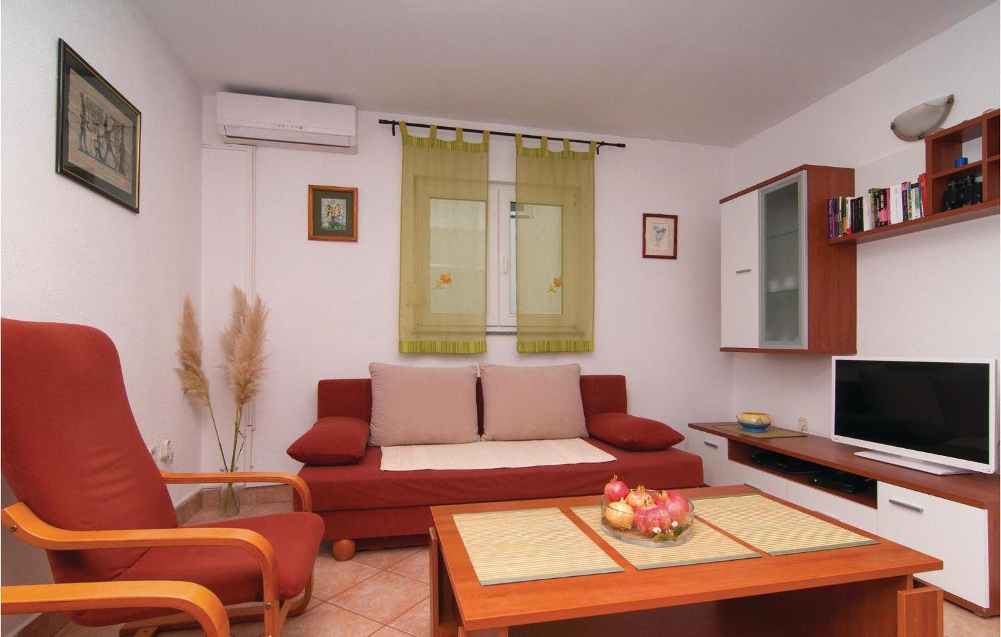 2 Bedroom Awesome Apartment In Drvenik Veliki Luaran gambar